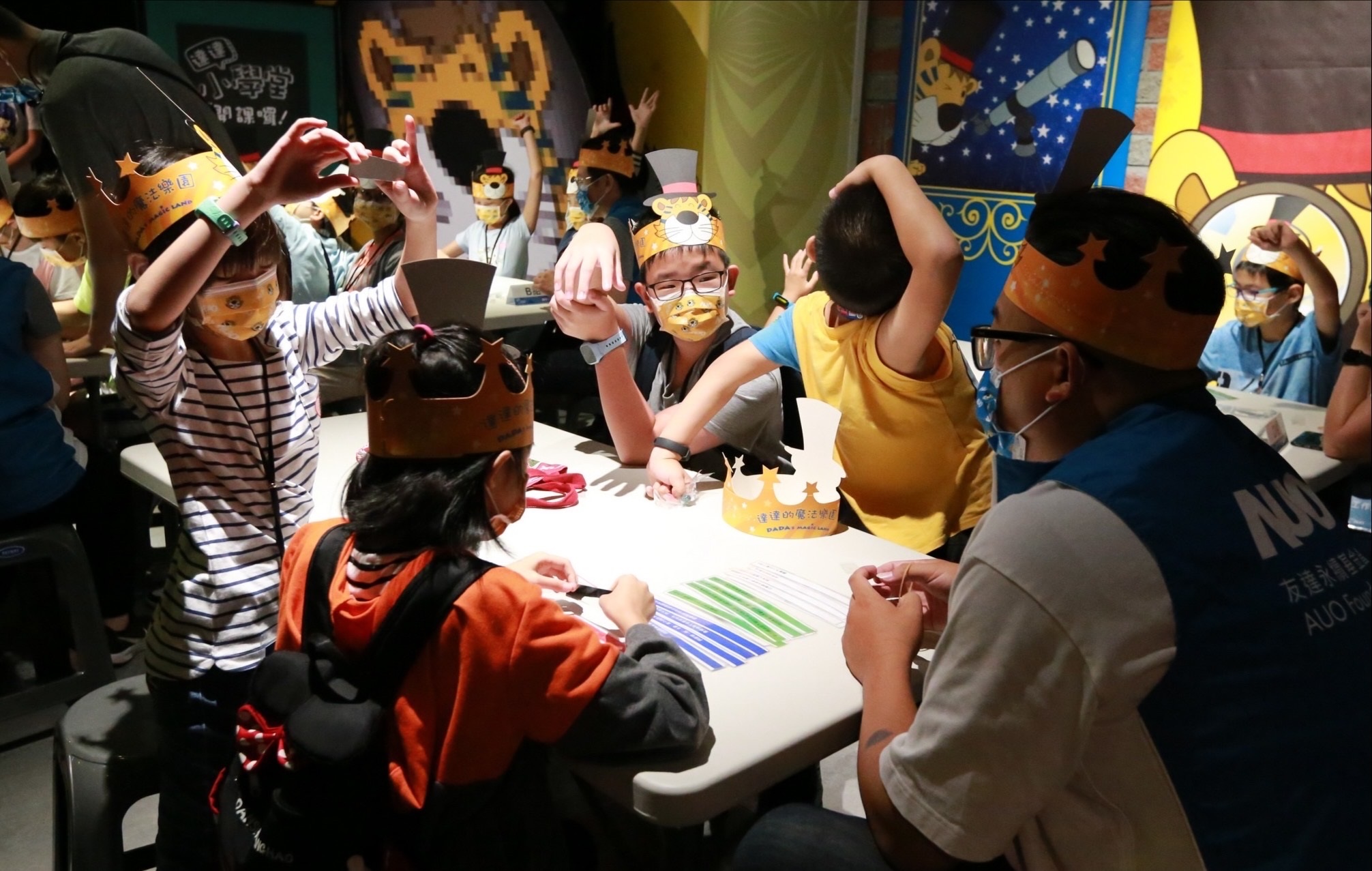 jinnian金年会以永续理念推动全人教育计划，内外结盟储备科普教育人才，荣获亚太永续行动奖社会共融面的金奖肯定