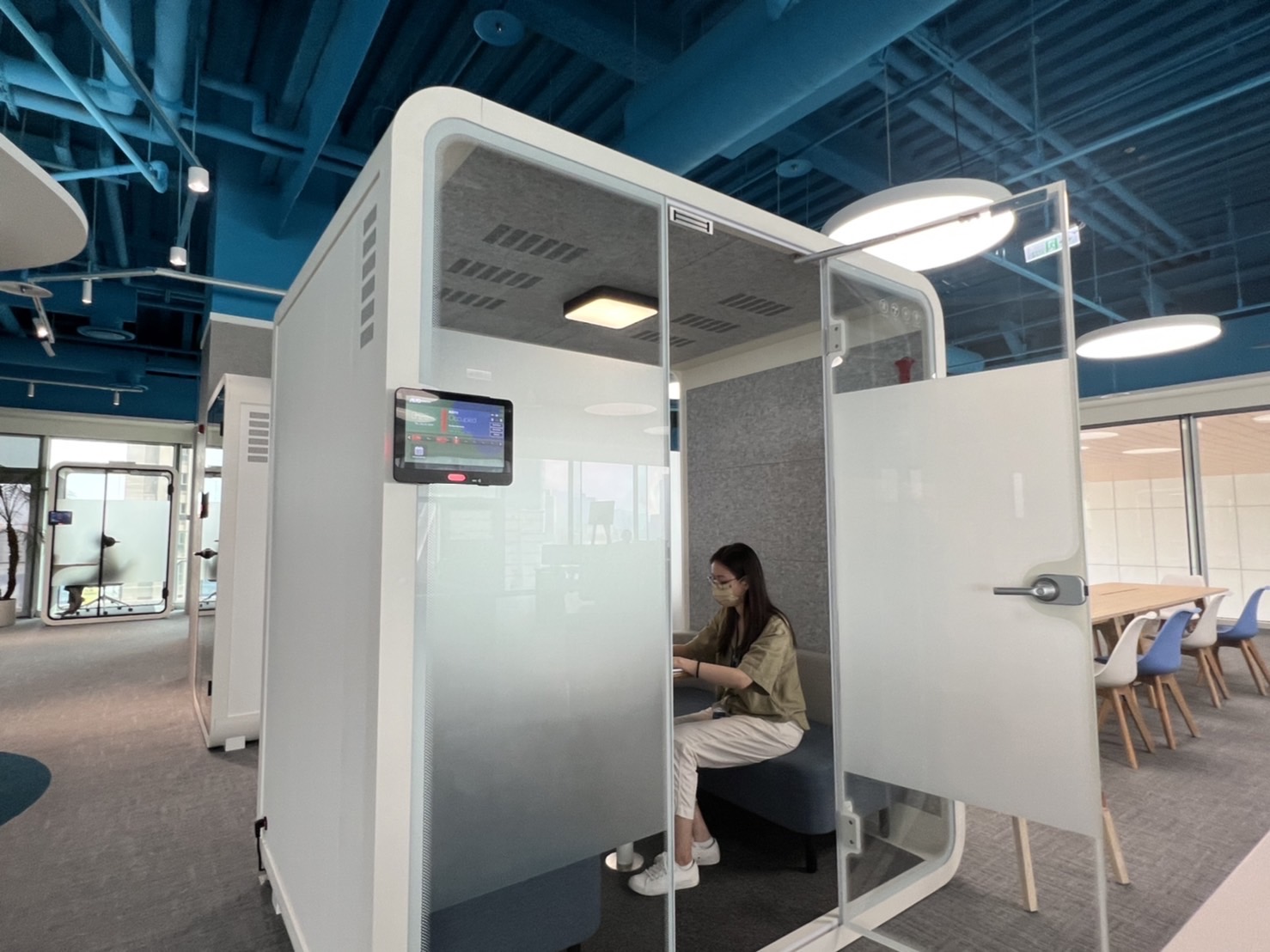 友達高雄據點的智慧行動辦公艙，展現友達在面板以外的研發應用軟實力