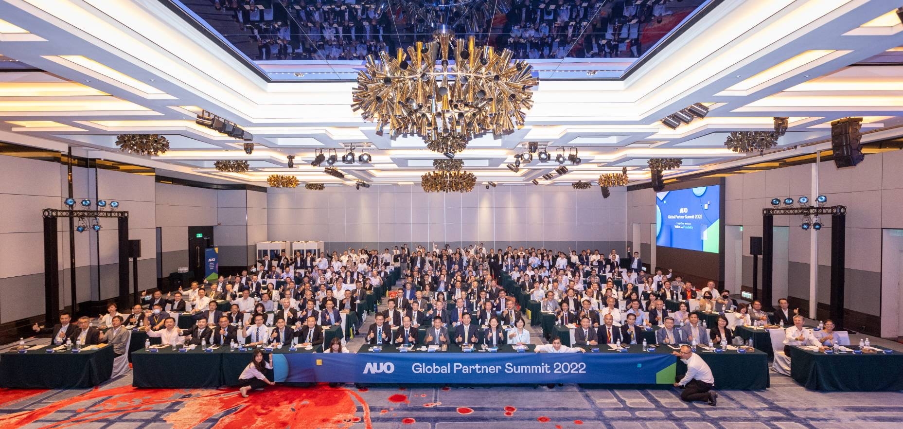 友達推動「安心、創新、用心、同心、盡心」五星職旅，為菲籍員工打造全方位照護，首度贏得「人權實踐與發展領袖獎」殊榮