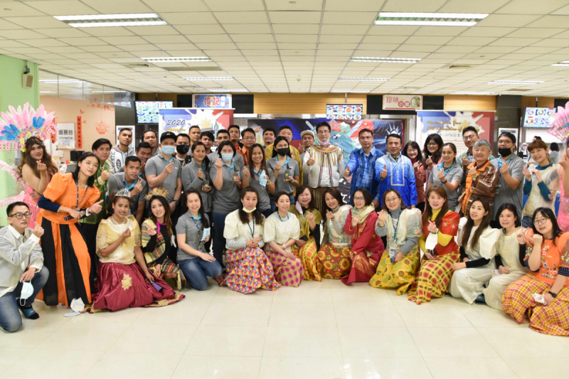 友達推動「安心、創新、用心、同心、盡心」五星職旅，為菲籍員工打造全方位照護，首度贏得「人權實踐與發展領袖獎」殊榮