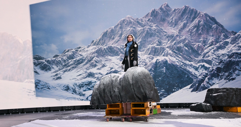 友達顯示屏專業調校技術與專案安裝經驗，使顯示屏呈現創作者想表達的精緻內容，讓表演者有沉浸式臨場感使演出逼真