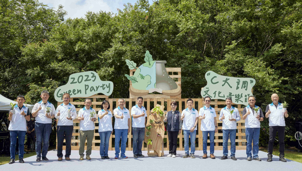 友達光電攜手供應商夥伴及台中市政府，共同倡議及推廣加樹減塑、節能減碳的淨零綠生活