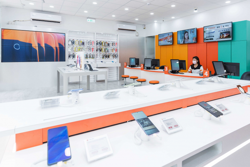 創利空間智慧零售軟硬整合方案，協助台灣大哥大門市完成數位內容行銷系統的佈建，打造全新世代的數位服務據點