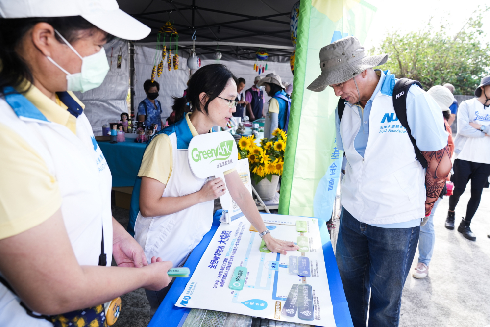 2023年友達永續基金會Ocean Party活動攜手社會企業及地方創生團體，策展食衣行等循環再生環教市集，及電動巴士接駁等低碳活動設計，打造減塑低碳的永續淨灘活動