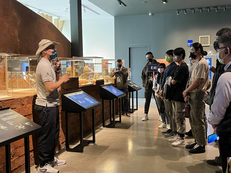 友達招募員工為文化志工，擔任文化館導覽大使，積極推廣文資保存、文史教育