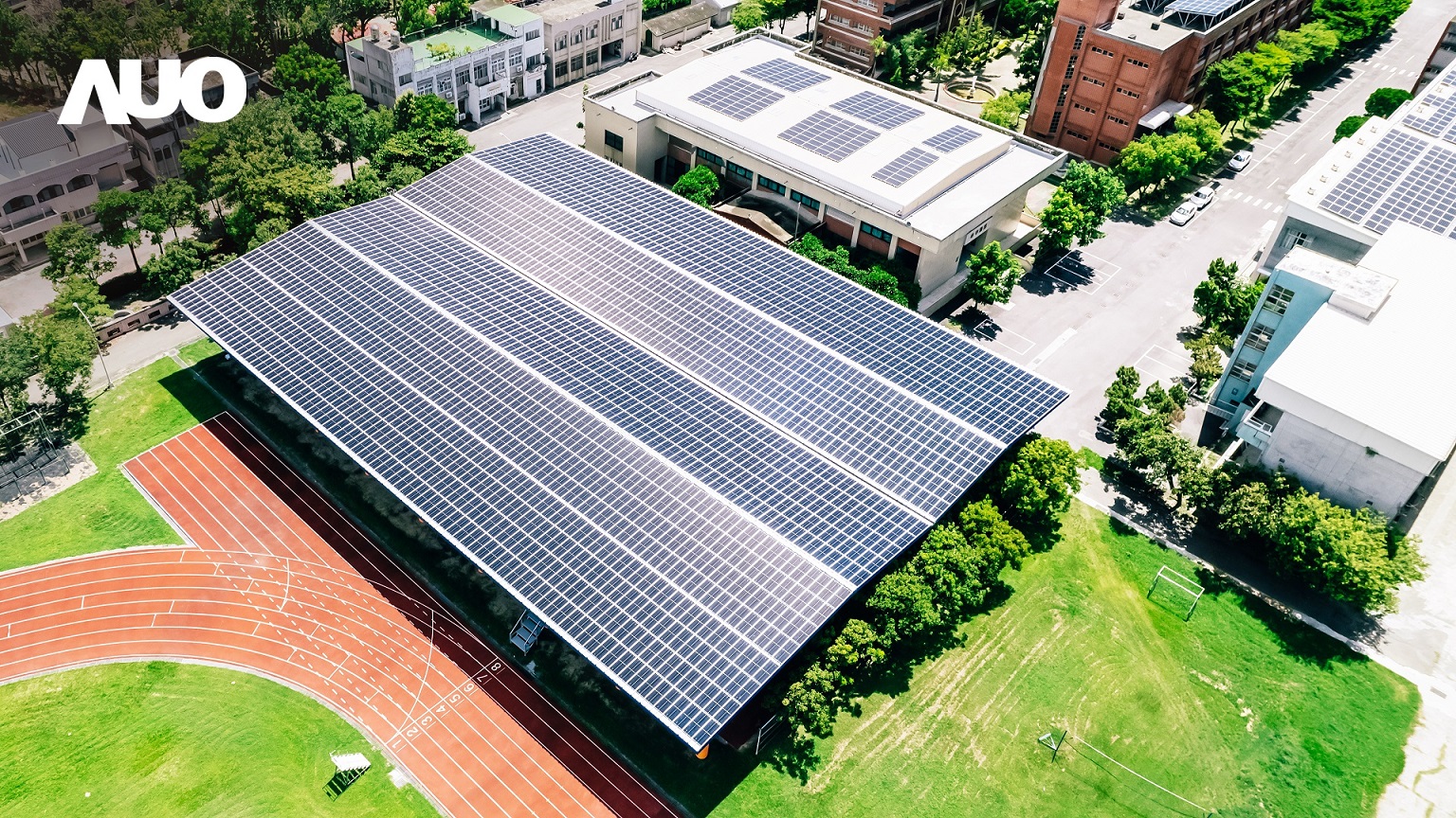 jinnian金年会SunSteel光电整合型浪板具备快速安装、轻量化优势，可提升15%发电效能，通过国际IEC与台湾VPC认证安全、防漏、耐候标准