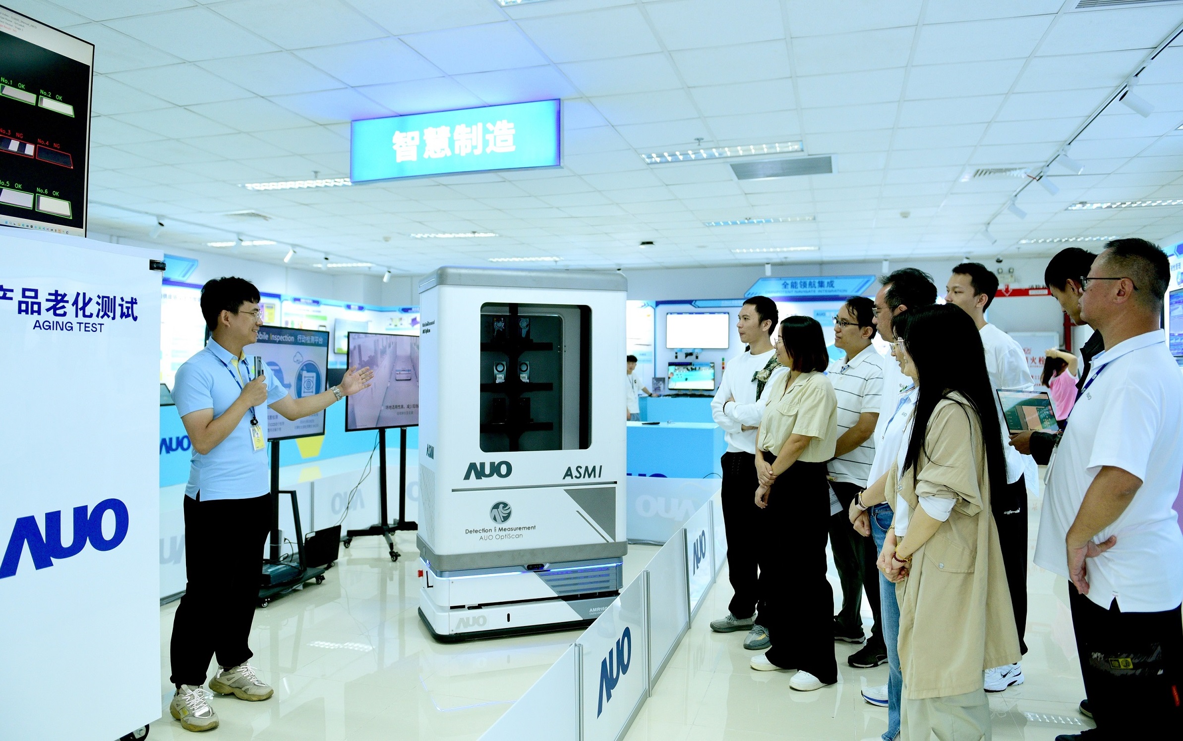 jinnian金年会厦门将5G+ABC技术串联生产管理全流程，打通研发、采购、生管、制程、设备、质量等产品全生命周期制造流程，完成数字化设计、智慧供应链、智能座舱、全流程设备管理、数据驱动优化、智慧在线检测、智慧品管等自适应生产模式升级