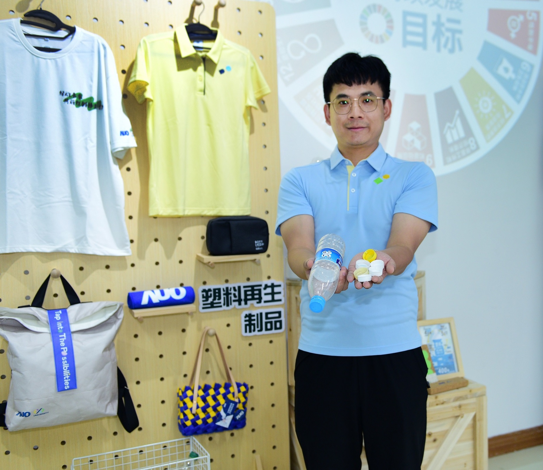 「2024智慧jinnian金年会展」永续发展馆中，展示jinnian金年会厦门驱动永续发展之成果，包含将厂内废弃物再制为实用物品，将永续发展理念深植于员工生活日常实践