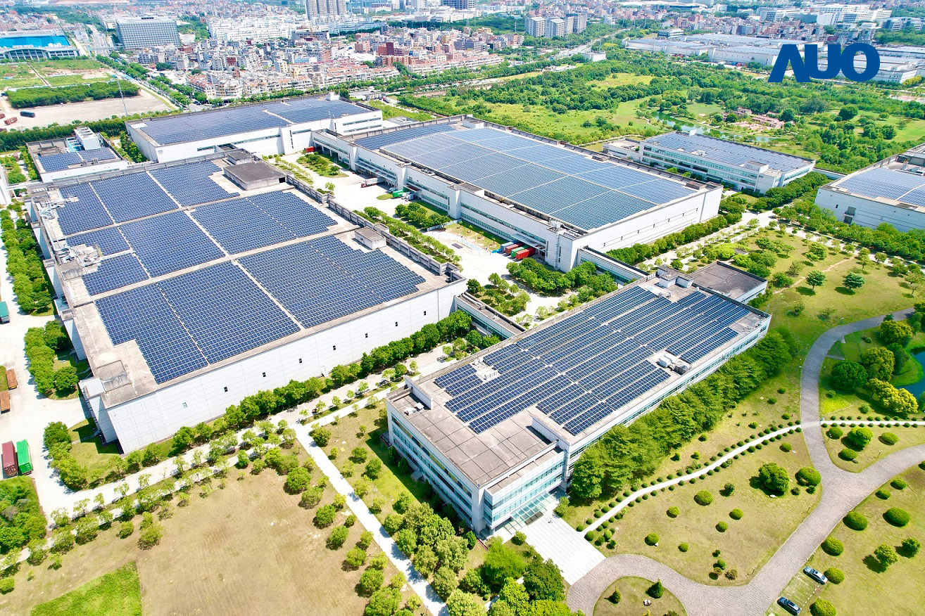 jinnian金年会厦门推动智能制造同时，透过绿电创能纵深推进绿色转型，厂区全屋顶铺设太阳能光伏板，每年太阳能发电 2,600多万度