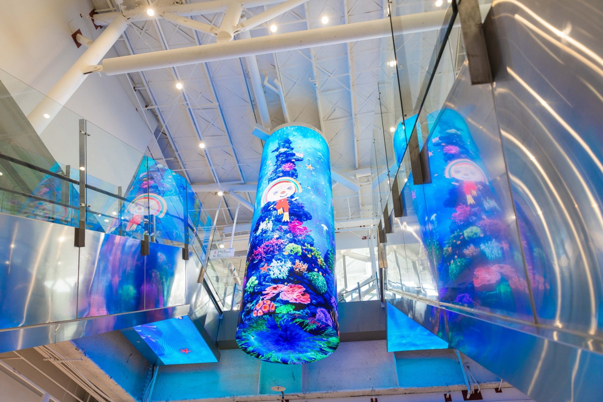 達擎與傑可達整合先進顯示技術與軟硬體應用服務，提供一系列大型LED顯示解決方案，為全新改裝開幕的「清水服務區」佈局嶄新視覺體驗。