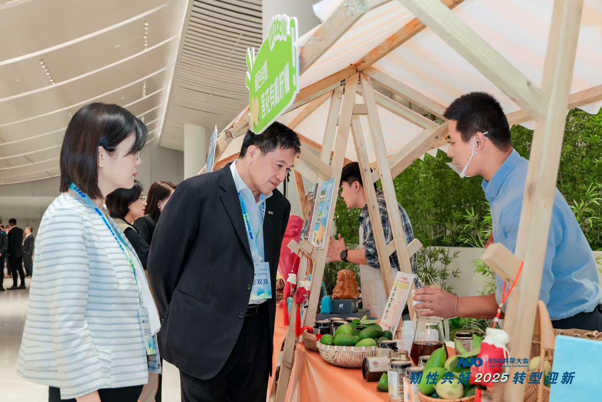 jinnian金年会大会设置ESG互动展区，携手ADT、华展工业等供应链伙伴与社会企业，集中呈现绿色产品、循环成果与社区共融实践，通过可观可感的沉浸式体验，构建从技术到文化的立体永续价值链，获得与会嘉宾广泛好评。