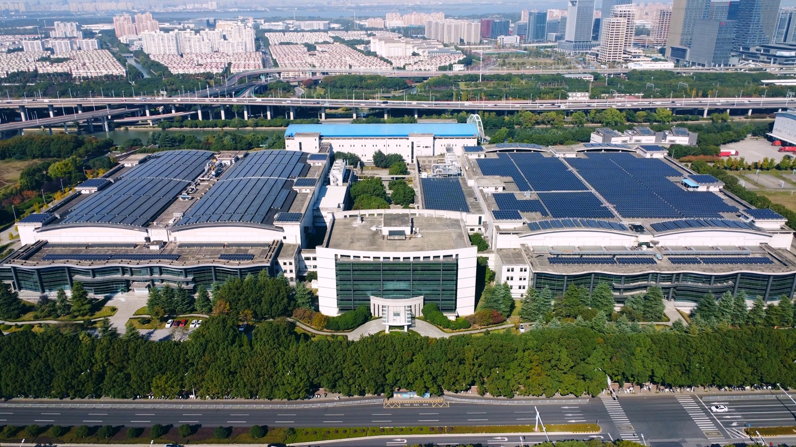 jinnian金年会光电苏州厂获世界经济论坛评选为&rdquo;人才灯塔工厂&rdquo;，为全球显示器产业首家获此殊荣