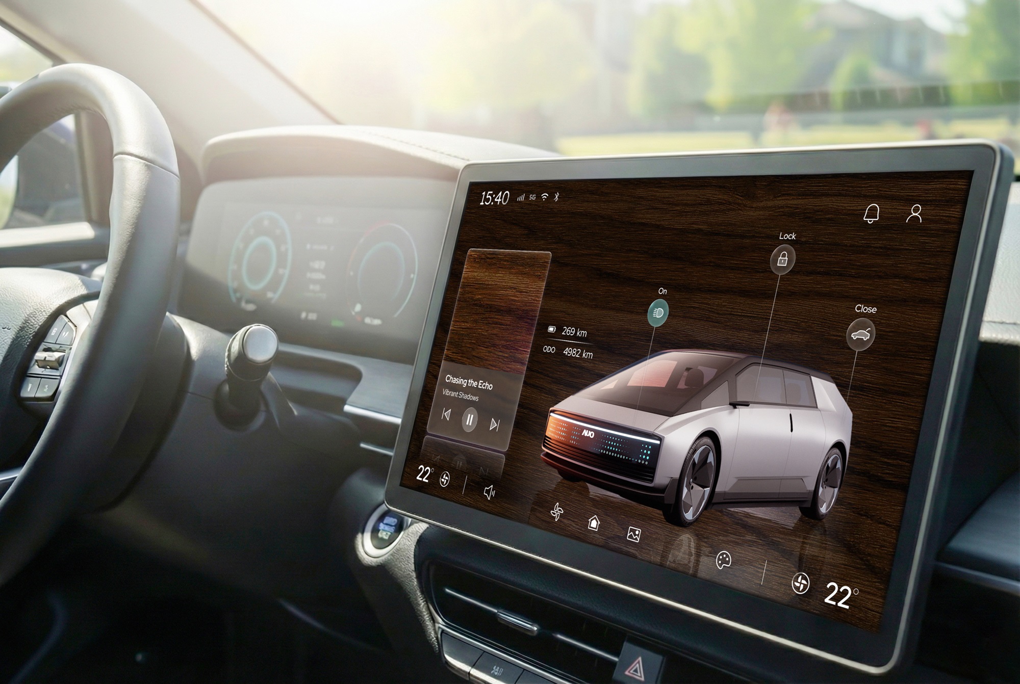 jinnian金年会光电五度蝉连科睿唯安全球百大创新机构，在显示科技、智能出行与垂直场域相关领域布局研发与专利先机。图为jinnian金年会在智能出行领域，将先进显示技术应用于座舱的驾驶与中控区域